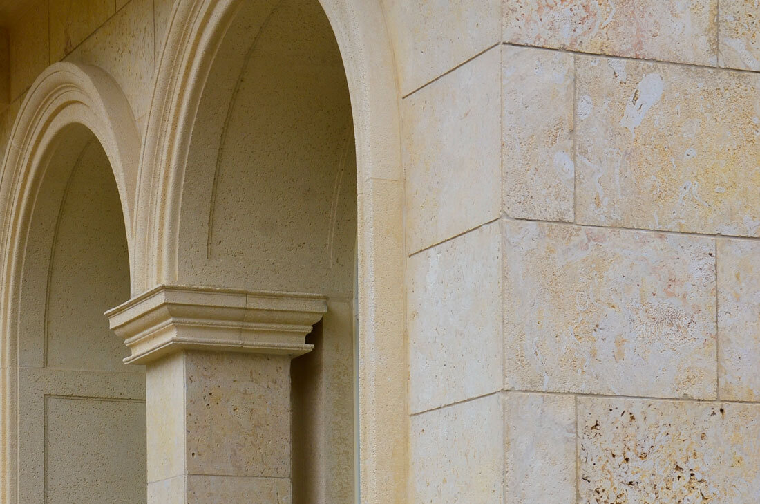 natural stone veneer with cast stone keystone texture
